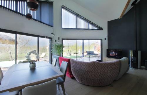 Viviers-du-Lac Villa | Magnificent villa with heated pool air conditioning