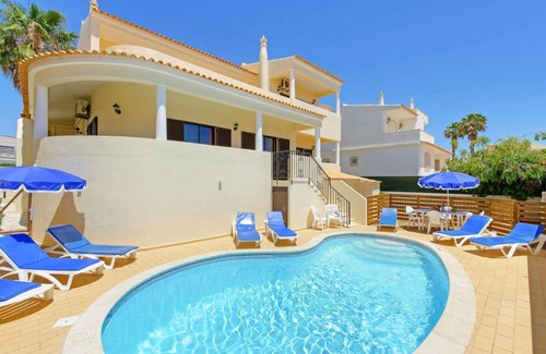 Gale Villa | Magnificent Villa Simoes Guia