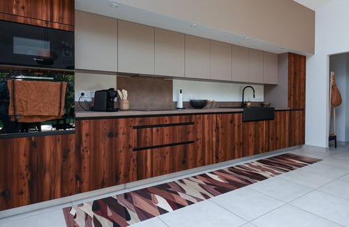 Leon Villa | Magnificent villa with garden not overlooked