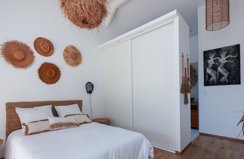 Leon Villa | Magnificent villa with garden not overlooked