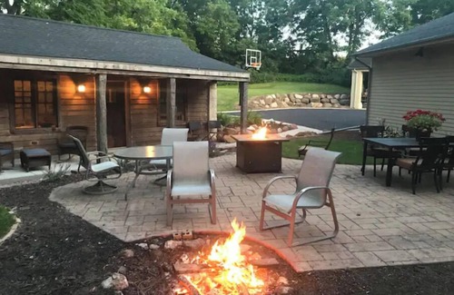 Wales House | Magnificently restored, charming, 8+ Bed-Victorian on a beautiful 1.5 acres.