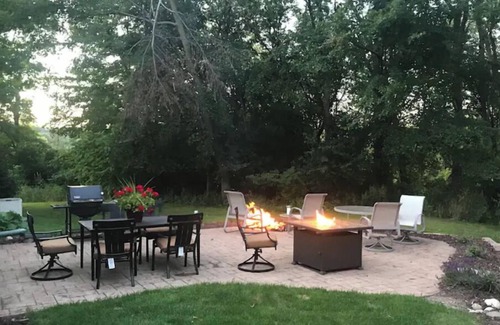 Wales House | Magnificently restored, charming, 8+ Bed-Victorian on a beautiful 1.5 acres.