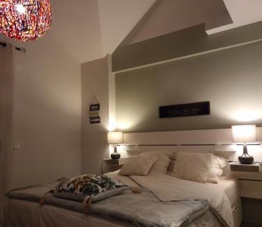 Ouistreham Villa | MAGNIFIQUE VILLA LUXE COSY POPPIES HOLIDAY - Noël à la Mer, Flipper, Baby-foot, SPA, Jardin Illuminé, Plage Riva Bella à 300m, Magie de Noël, Tout Confort, Idéale Familles, Groupes & EVG EVJF, Proche Cabourg, Week-end & Courts Séjours !