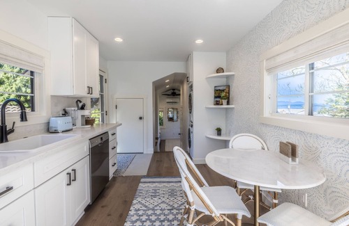 Alki Cottage | Magnolia Cottage near West Seattle's Alki Beach