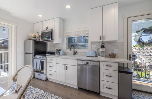 Alki Cottage | Magnolia Cottage near West Seattle's Alki Beach