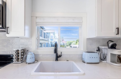 Alki Cottage | Magnolia Cottage near West Seattle's Alki Beach