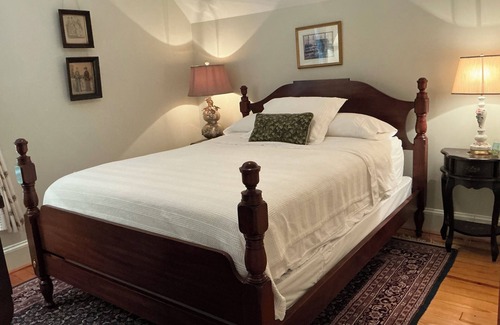 Oriental Bed & Breakfast | Magnolia House Bed & Breakfast