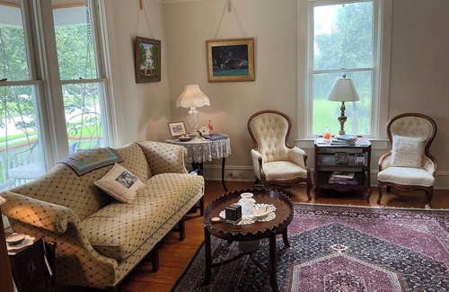 Oriental Bed & Breakfast | Magnolia House Bed & Breakfast