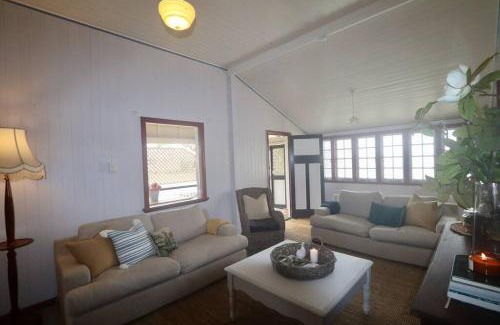 Stanthorpe House | MAGNOLIA HOUSE ON THE CREEK - STANTHORPE