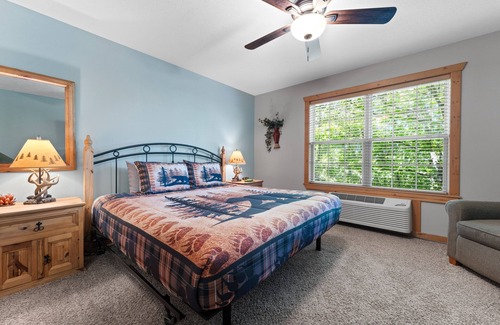 Reeds Spring Cabin | Magnolia Moon 1 Bedroom Cabin by RedAwning