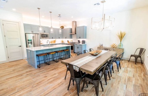 New Braunfels House | Magnolia River Haus*Heated Pool/Comal River Access*Walk to Downtown NBTX