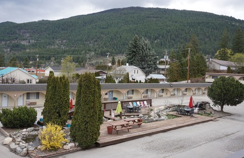 Creston Hotel | Magnuson Hotel Creston