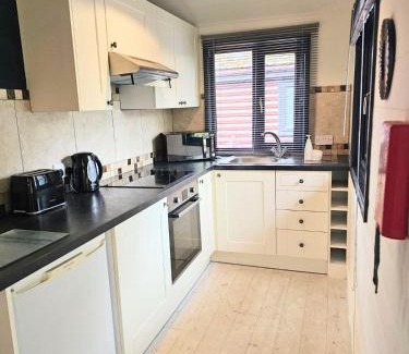 Warminster Ski Chalet | Magpie 1 Hot Tub HuntersMoon-Warminster-Bath-Wiltshire