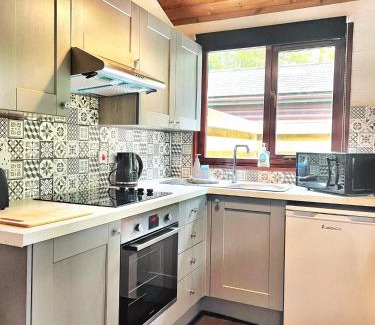 Warminster House | Magpie 4 Hot Tub Huntersmoon-Warminster-Bath-Salisbury