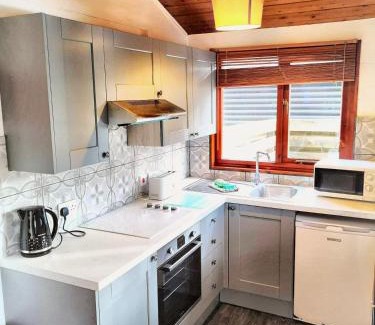 Warminster House | Magpie 5 Hot Tub HuntersMoon-Warminster-Bath-Wiltshire