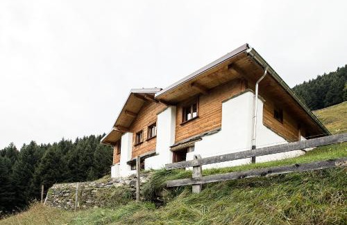 Mesocco Ski Chalet | Maiensäss, Berghütte Pundelon - autark, voll ausgestattet, Ressourcen begrenzt