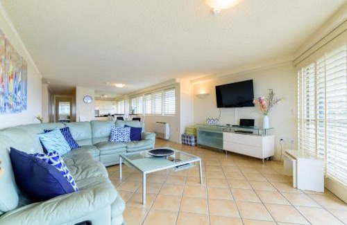 Main Beach Apartment | Main Beach Waterfront Apartment