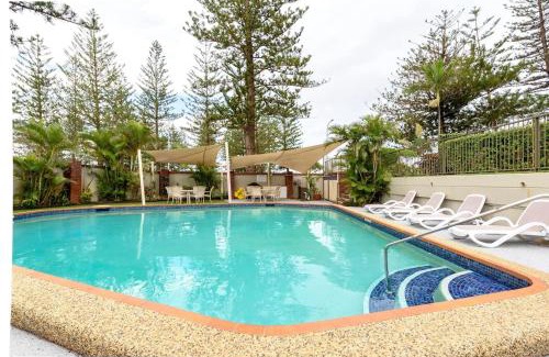 Main Beach Apartment | Main Beach Waterfront Apartment