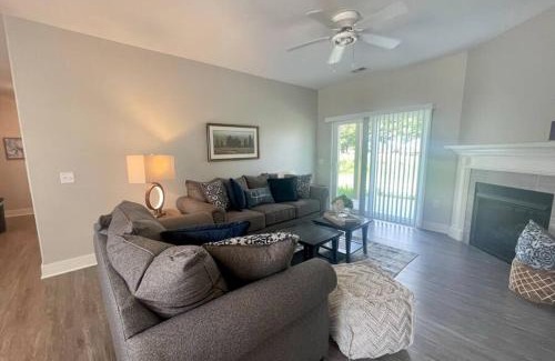 Bettendorf Apartment | Main Floor 2 Bedroom Condo in Bettendorf