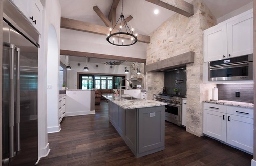 Fredericksburg Cabin | Main House@Lost Creek Lodge. New, Luxury, Pool on Acreage 2blocks from Downtown.