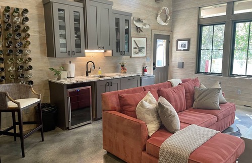 Fredericksburg Cabin | Main House@Lost Creek Lodge. New, Luxury, Pool on Acreage 2blocks from Downtown.