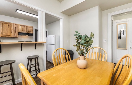 Dubuque Apartment | Main St. Apt- 1BR/1BA