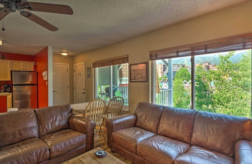 Historic District Condo | Main St Condo in Tannhauser with Balcony!