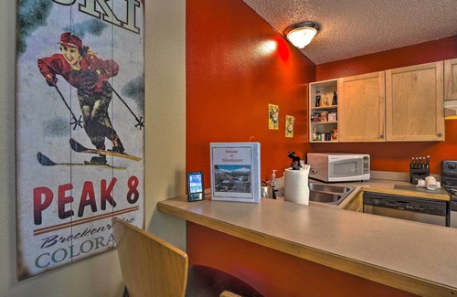 Historic District Condo | Main St Condo in Tannhauser with Balcony!