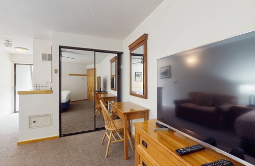 West End Cabin | Main Street gem - pool & hot tub - walk to lifts, dog-friendly, balcony