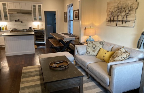 Napa House | Main Street Napa Cottage, walk to shops and restaurants