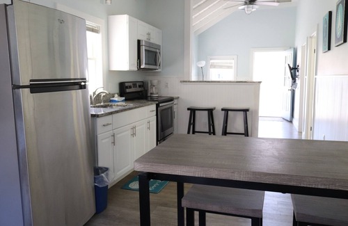 Hampton Hotel | Mainsail Motel & Cottages