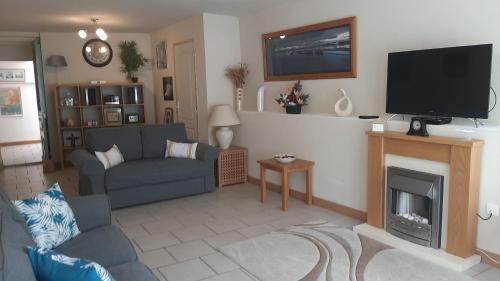 Magnac-Laval House | Maison élégante wi-fi rapide & terrasse ensoleillée