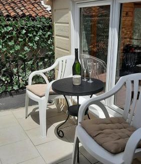 Magnac-Laval House | Maison élégante wi-fi rapide & terrasse ensoleillée