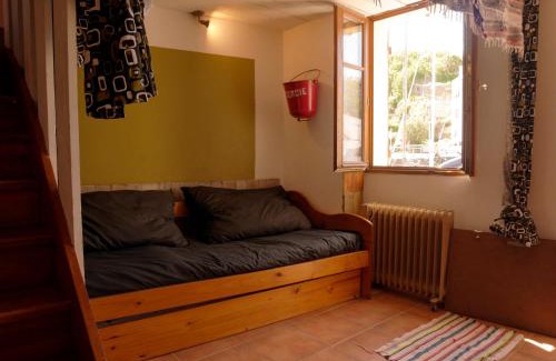 Le Palais House | Maison 3 niveaux avec terrasse, 2 chambres, animaux acceptés – centre Le Palais - FR-1-418-136