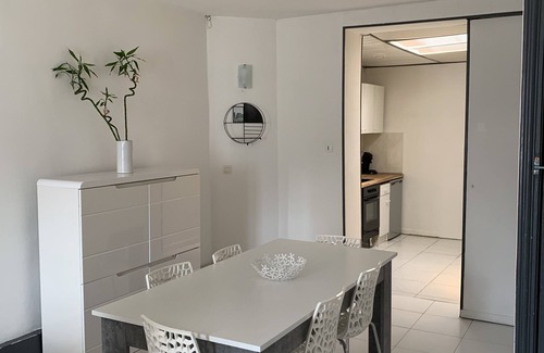 Santes House | Maison 8 Personnes, Proches des Commodité Pour Rejoindre la Métropole Lilloise