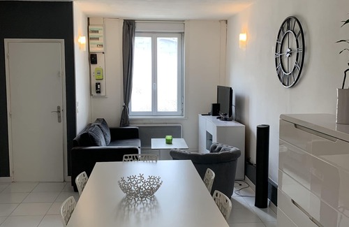 Santes House | Maison 8 Personnes, Proches des Commodité Pour Rejoindre la Métropole Lilloise