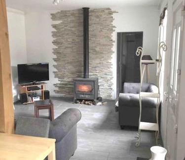 Athee-sur-Cher House | Maison accueillante à Bléré avec cheminée et terrasse