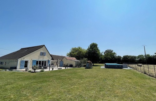 Ruaudin House | Maison au Calme, 5 Minutes Circuit 24h, 15 Minutes Centre Ville du Mans Piscine