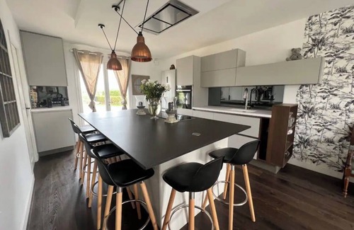 Vair-sur-Loire House | Maison au Calme Avec Piscine et Grand Jardin