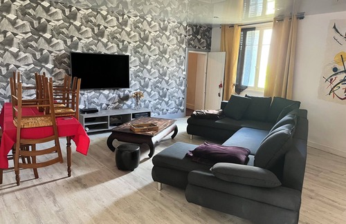 Neuvy-sur-Barangeon House | Maison avec cour