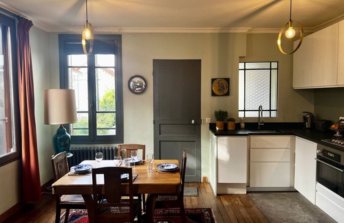 Les Lilas House | Maison Avec Jardin en Ville