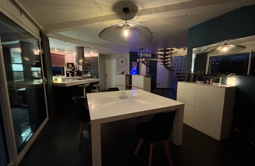 Pleuven House | Maison Contemporaine, à dix Minutes des Plages, Quatre Chambres, Piscine, spa