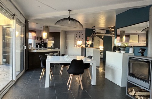 Pleuven House | Maison Contemporaine, à dix Minutes des Plages, Quatre Chambres, Piscine, spa