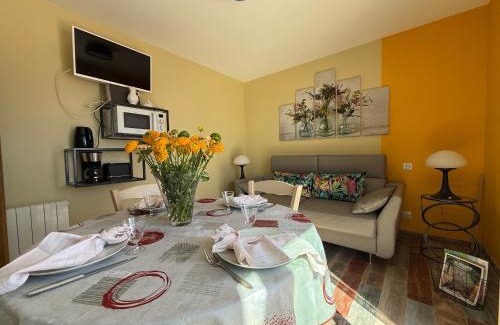 Saint-Medard-d'Excideuil Apartment | Maison de charme avec vue sur Excideuil, au calme - FR-1-839-1