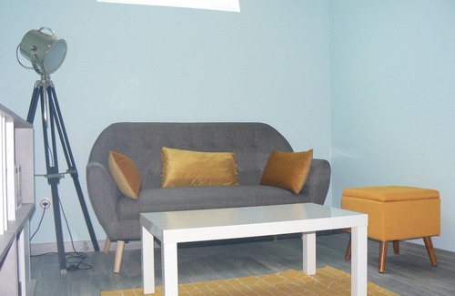 Saint-Laurent-la-Roche House | Maison D'hôtes Chambre Africaine