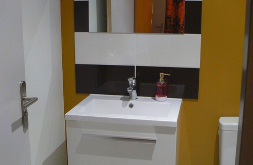 Saint-Laurent-la-Roche House | Maison D'hôtes Chambre Africaine