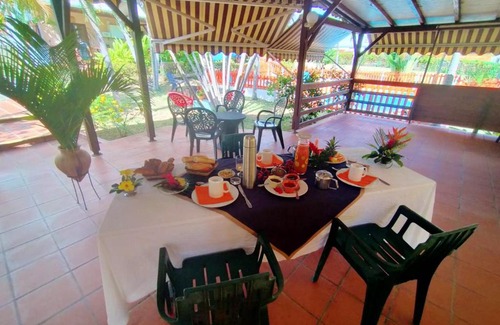 Sainte-Rose House | Maison d'une chambre avec piscine partagee jardin clos et wifi a Sainte Rose a 1 km de la plage