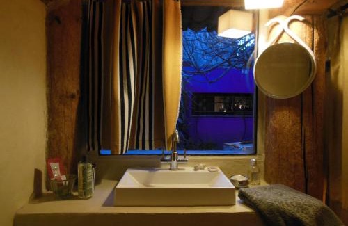 Villeseque-des-Corbieres House | maison dans jardin