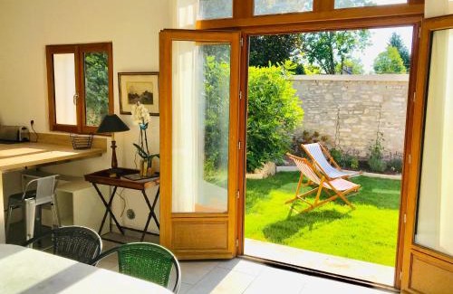 Senlis House | Maison de Campagne by La Boîte En Plus