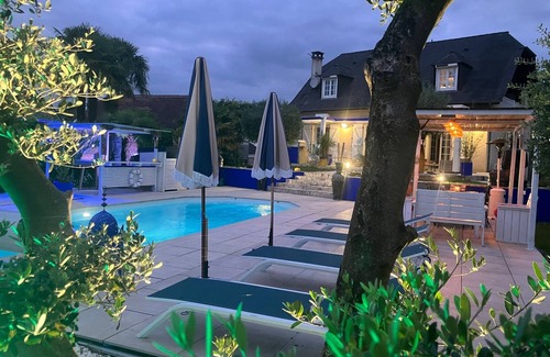 Angais House | Maison de Caractère Avec Piscine, au Calme et vue Imprenable sur les Pyrénées